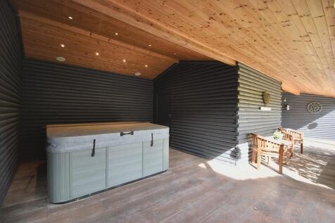 Hot tub &amp; Sau...