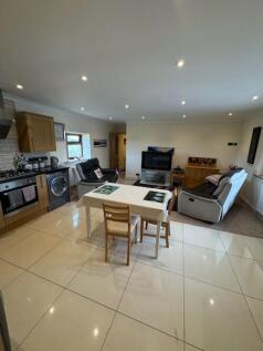 Kitchen diner to living room