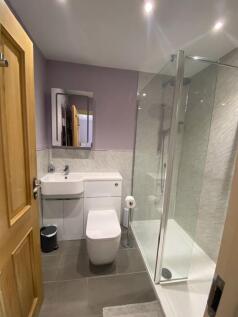 En suite shower room 