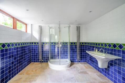 Shower Room (Annexe)