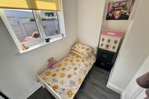 Bedroom/study