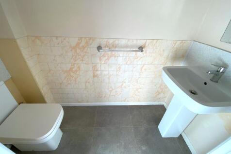 WC (Bedroom 1)