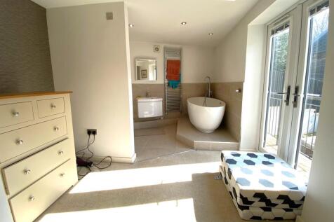 Bedroom 1 and en sui