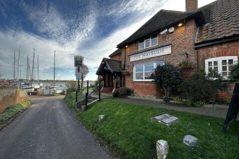 Maybush Pub 