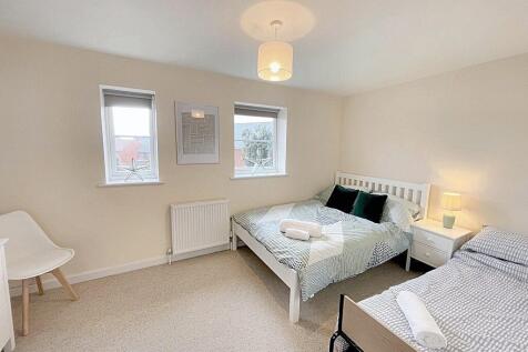 IMG_1025_17_Bedro...