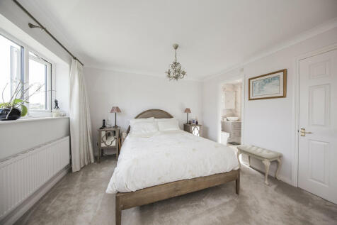 Master Bed 1