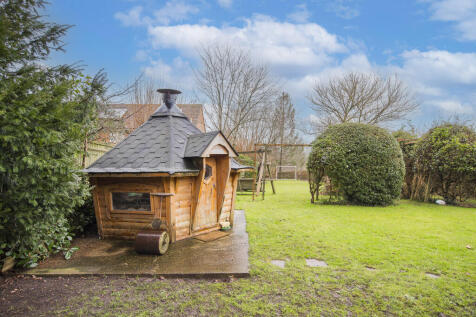 BBQ Hut outside