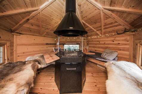 BBQ Hut inside