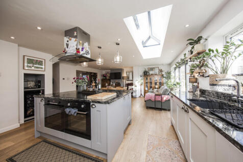 Kitchen family di...