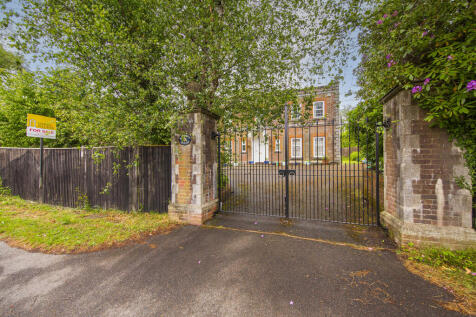 New Gated Entranc...