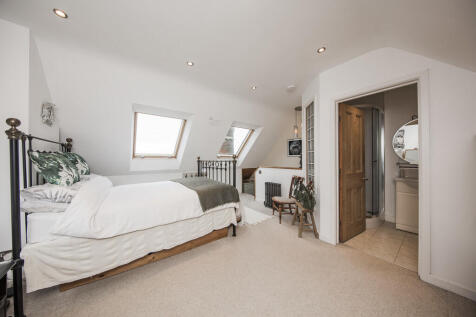Master Bed 1