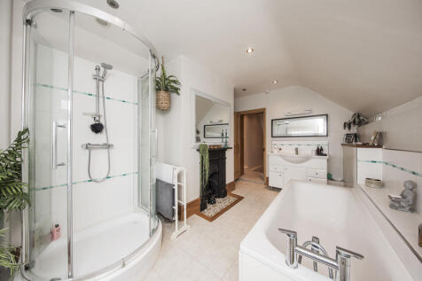 Main Bathroom 2