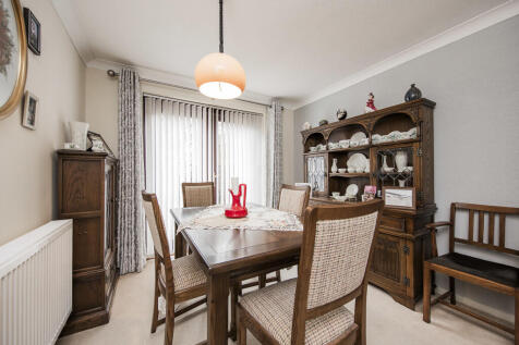 Dining area (2)