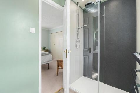 En-Suite Shower