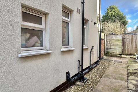 SIDE PASSAGE WAY