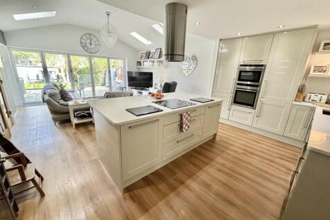 LIVING KITCHEN/DINER
