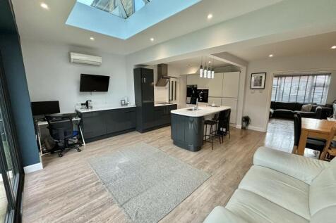 LIVING KITCHEN/DINER