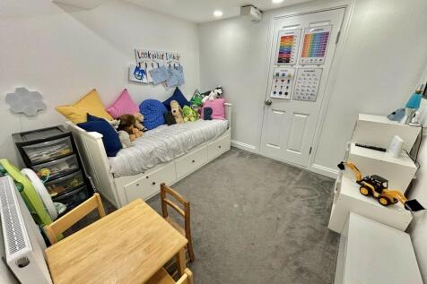 PLAY ROOM/STUDY