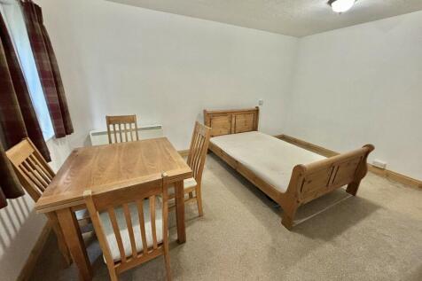LOUNGE/BEDROOM