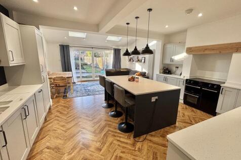 LIVING KITCHEN/DINER