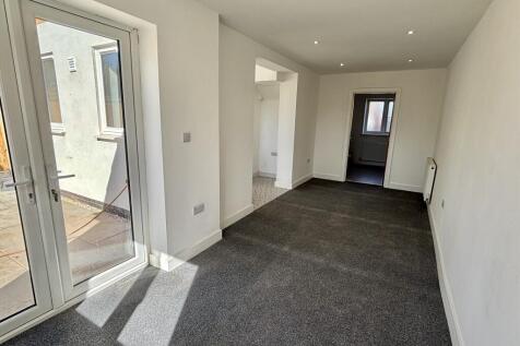 DINING ROOM/LIVING ROOM
