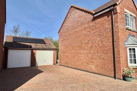 DRIVE &amp; GARAGE