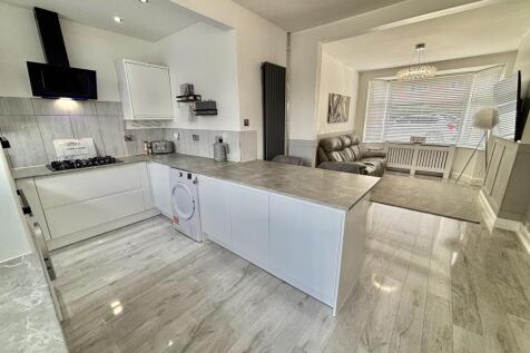 LIVING/KITCHEN