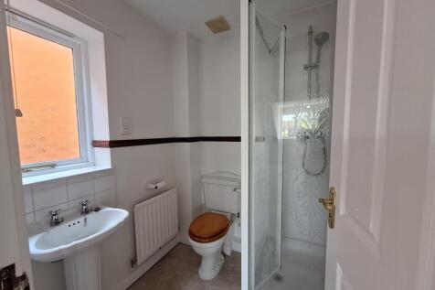 EN SUITE SHOWER ROOM