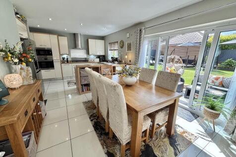 LIVING KITCHEN/DINER