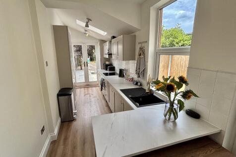 BREAKFAST/KITCHEN