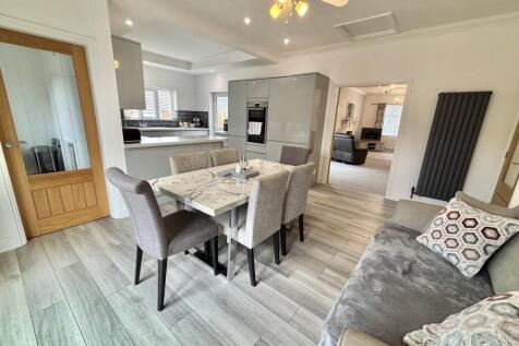 LIVING KITCHEN/DINER