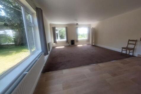 OPEN PLAN LOUNGE
