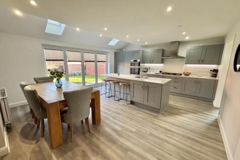 LIVING KITCHEN/DINER