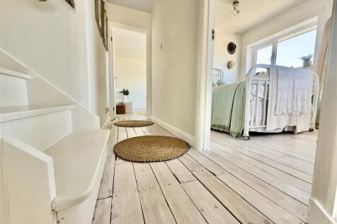Upstairs hall.jpg