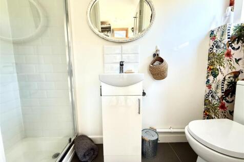 Upstairs ensuite.jpg