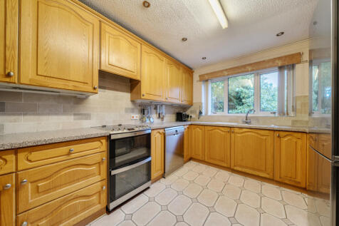 1360690-5-68e6365...