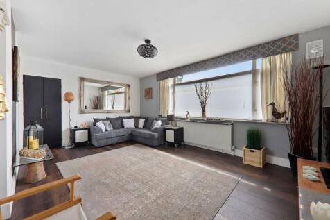 03-0977JHPropWpen - 1a Chelsfield Gardens - 9 (1)-