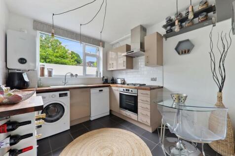 06-0876JHPropWpen - 1a Chelsfield Gardens - 18 (1)
