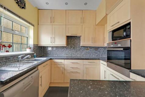 09-739bJHPropWpen- 8 Sheringham Road - 25-medium.j