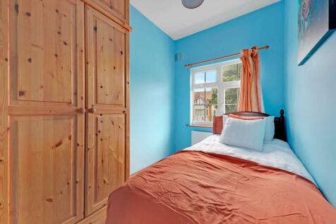12-f94cJHPropWpen- 8 Sheringham Road - 34-medium.j