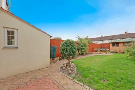 07-4c17JHPropWpen- 8 Sheringham Road - 19-medium.j