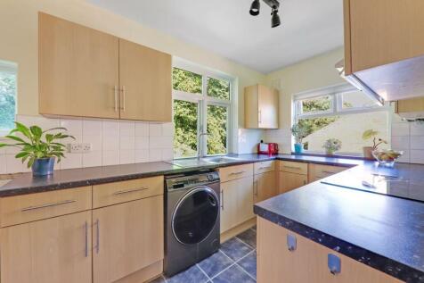 01-318cJHPropWpen - 16 Ridgemount Close - 1-medium