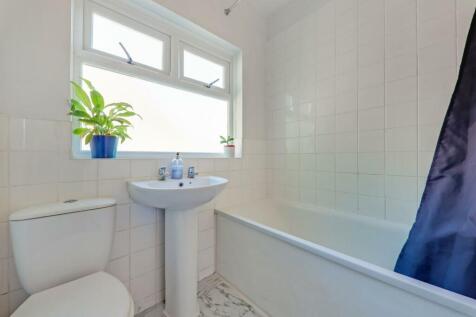 11-8858JHPropWpen - 16 Ridgemount Close - 31-mediu