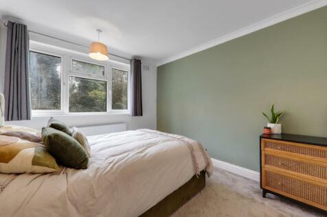 09-f874JHPropWpen - 16 Auckland Close - 25-medium.