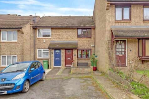 01-b0ebJHPropWpen - 5 Chartwell Way - 1-medium.jpg
