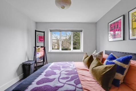 02-e92eJHPropWpen - 2 Capel Court - 4-medium.jpg