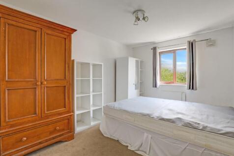 07-cb26JHPropWpen - 44 Ashurst Close - 19.JPG
