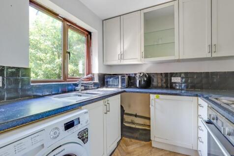 15-2b09JHPropWpen - 44 Ashurst Close - 43.JPG