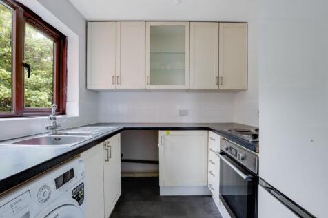 11-e69dJHPropWorld - 44 Ashurst Close - 7.jpg