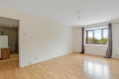 01-0f16JHPropWorld - 44 Ashurst Close - 22.jpg